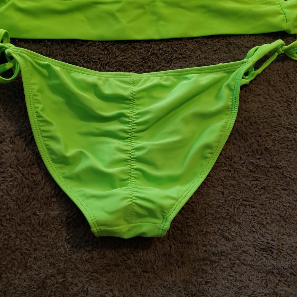 Bikini - Picture 2 of 2
